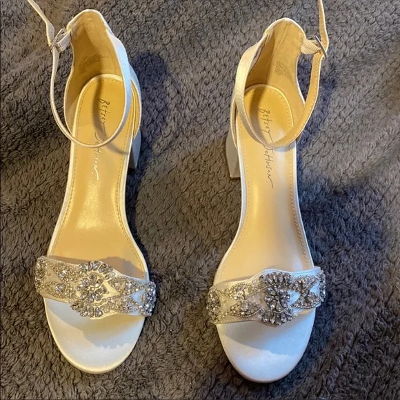 Betsy Johnson wedding shoes block heel - Picture 2 of 6
